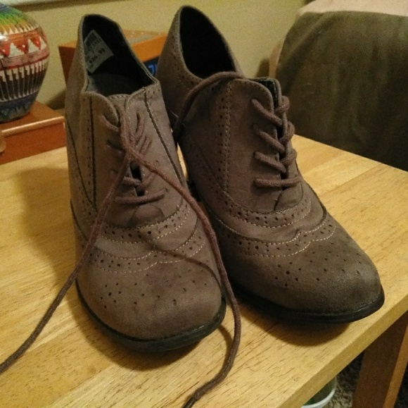 FIONI Clothing Shoes - Fioni shoes new w/out box